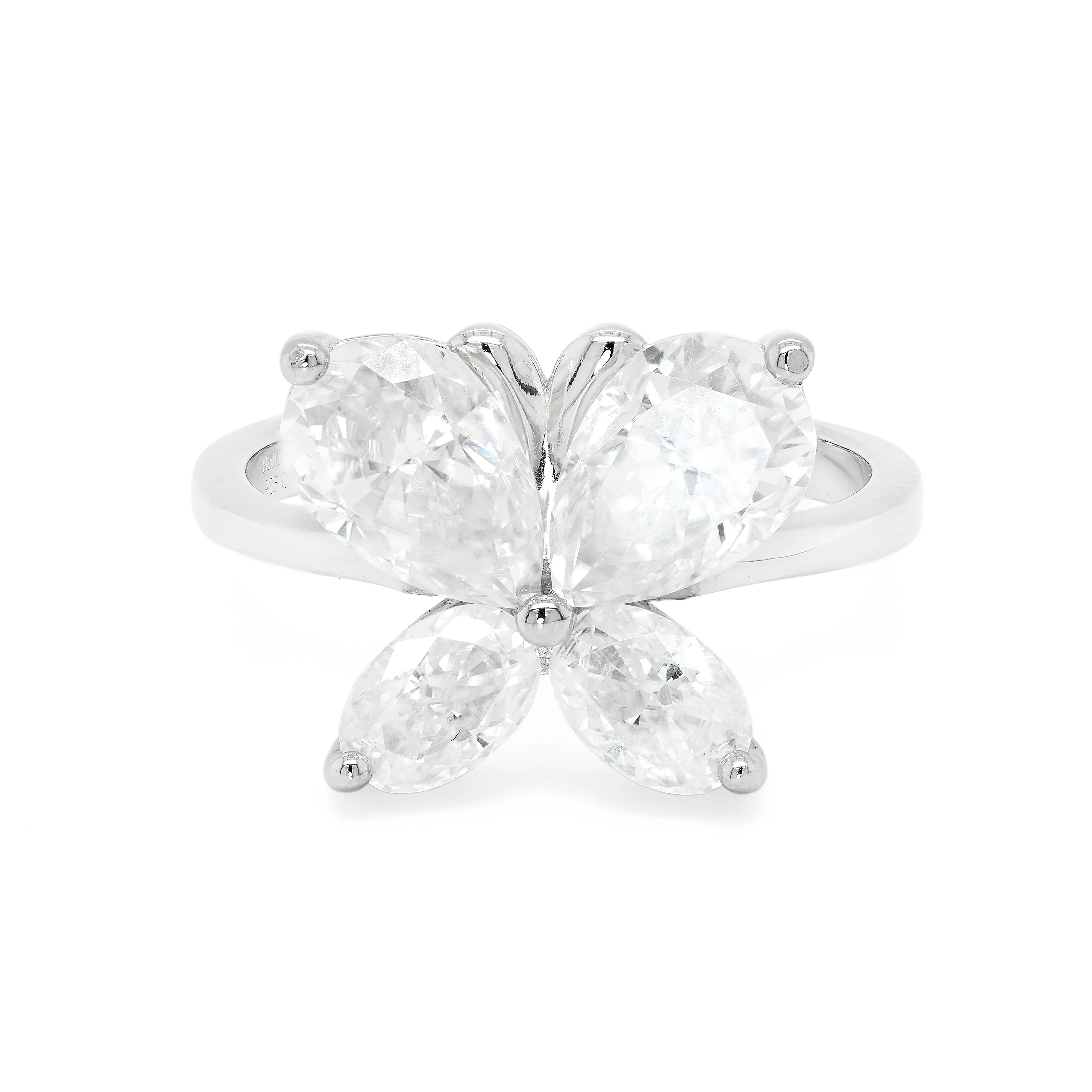 4.00 d.e.w cts Moissanite Ring