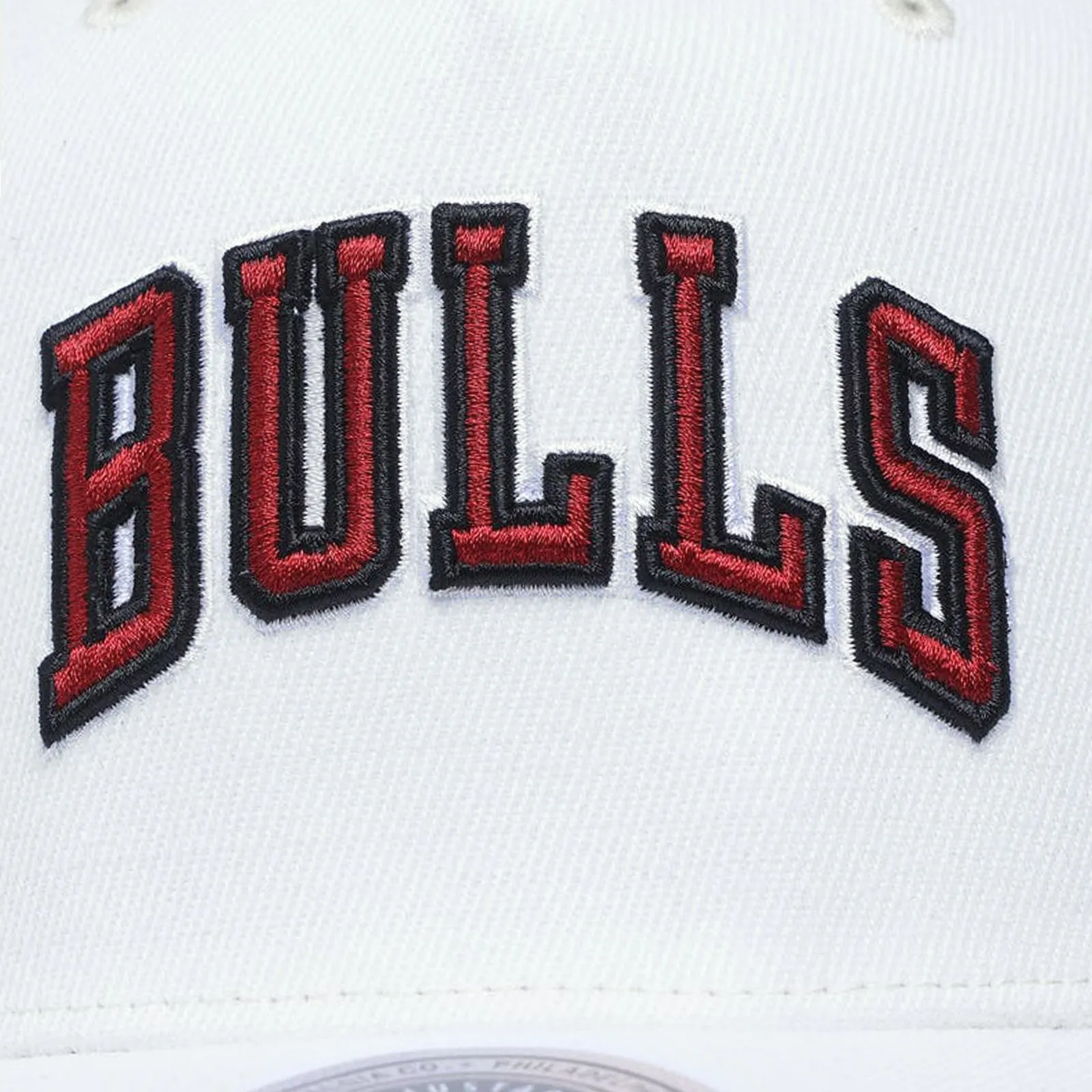 Chicago Bulls Vintage White Classic Redline Snapback