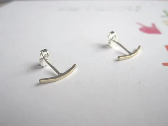 Contemporary Styled Hand-Crafted Round Bar Curved Studs - 0033