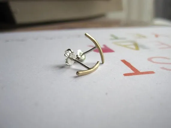 Contemporary Styled Hand-Crafted Round Bar Curved Studs - 0033