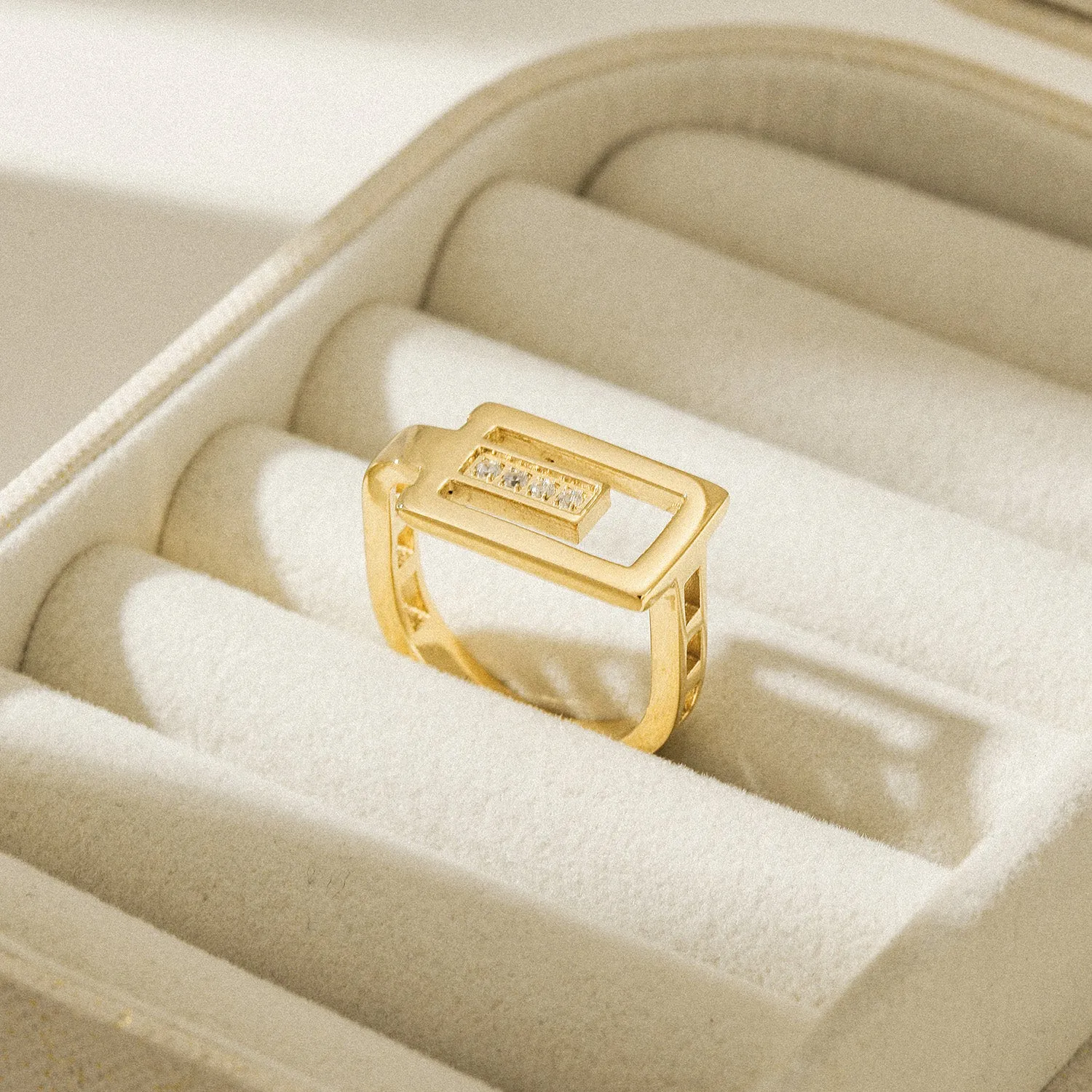 Creative G-shaped ring-NSR252STGCZD
