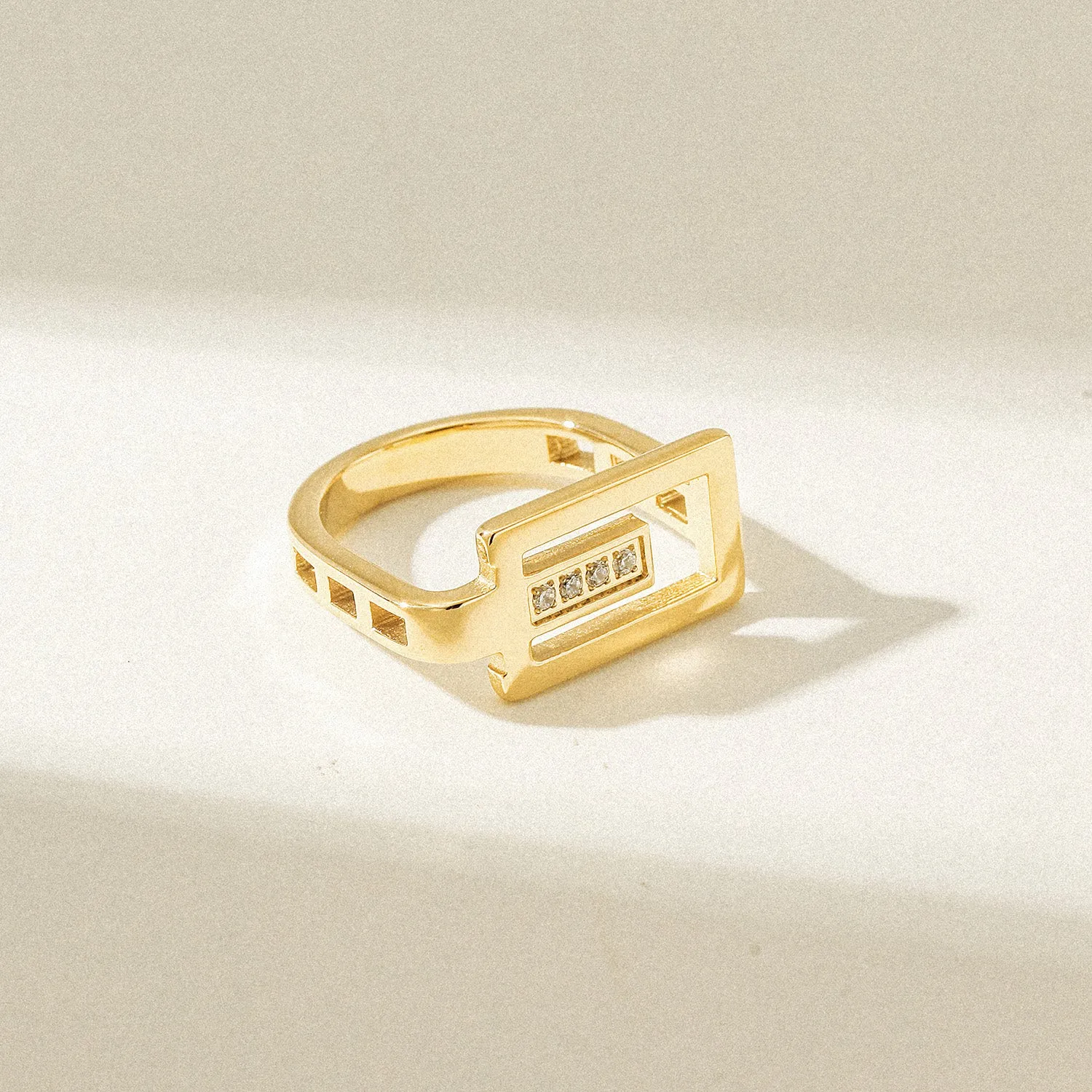 Creative G-shaped ring-NSR252STGCZD