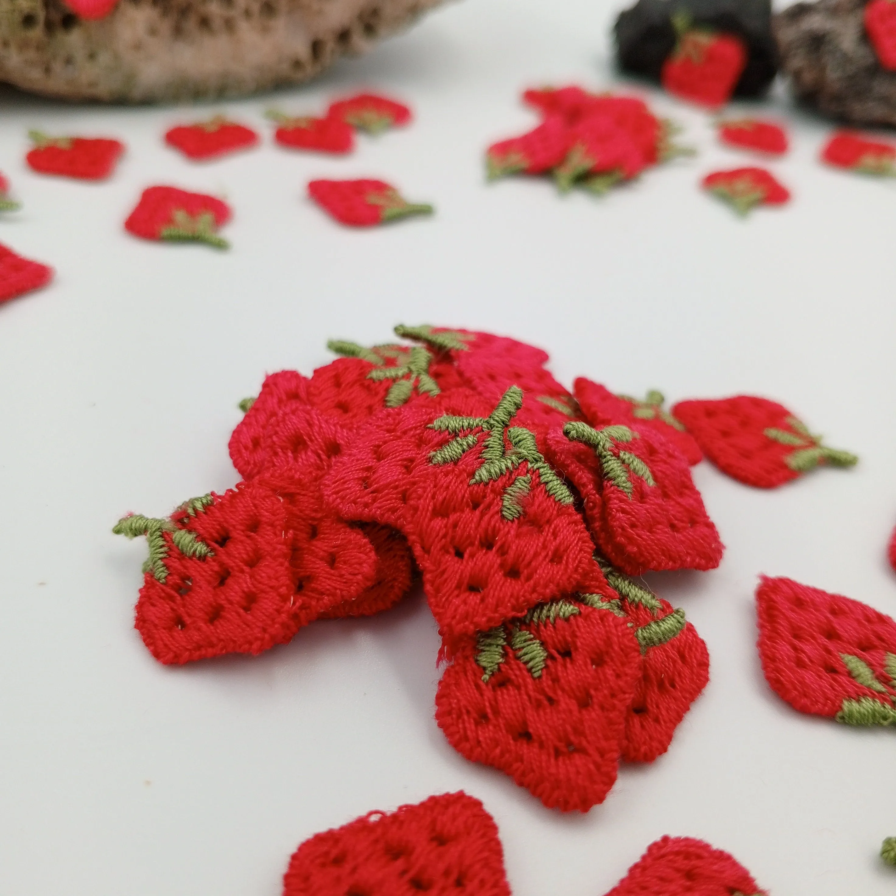 Heart shaped Cute Strawberry Appliques VINTAGE Cute wild berry fruit Sewing Patches Red Strawberry Embroidered Embellishments #361