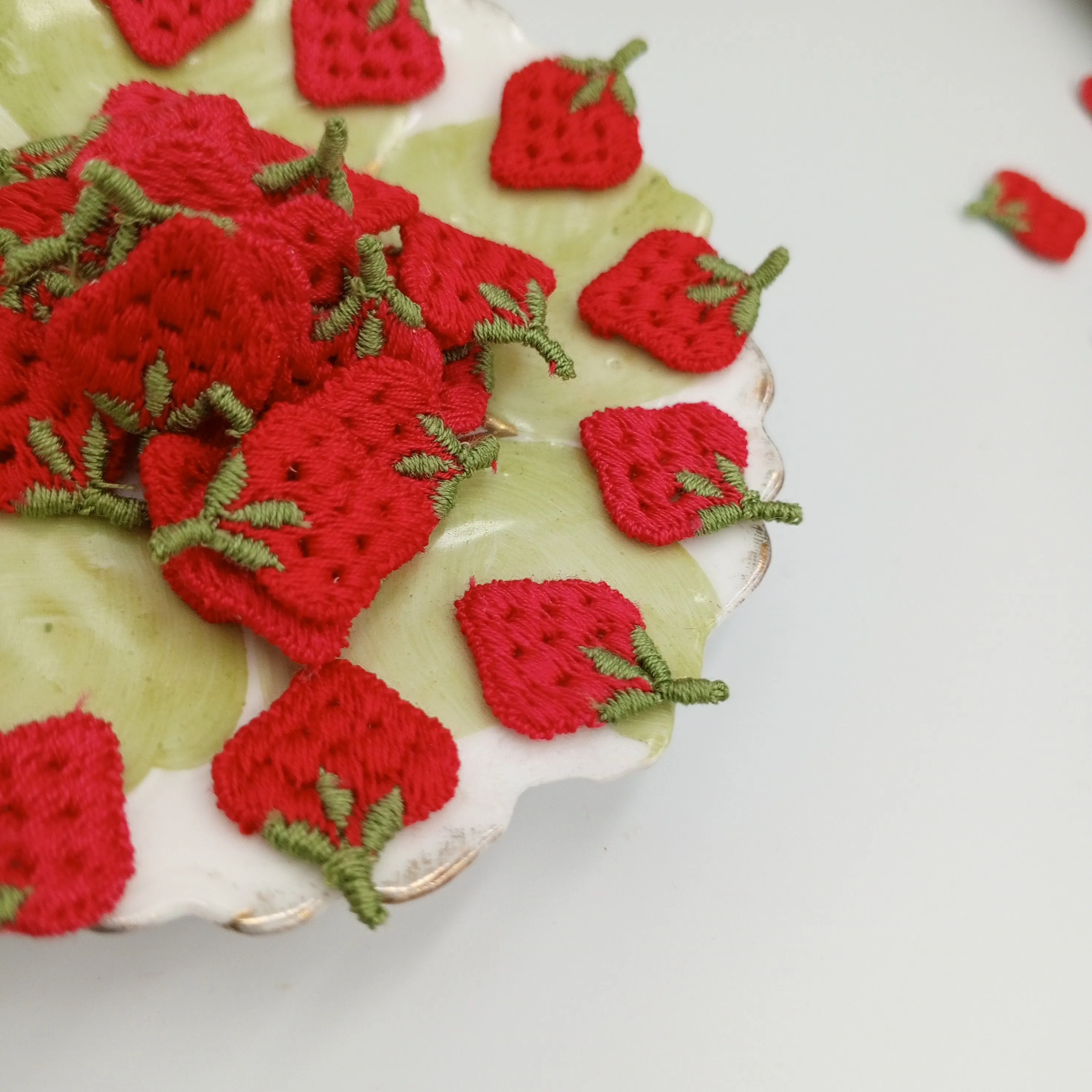 Heart shaped Cute Strawberry Appliques VINTAGE Cute wild berry fruit Sewing Patches Red Strawberry Embroidered Embellishments #361