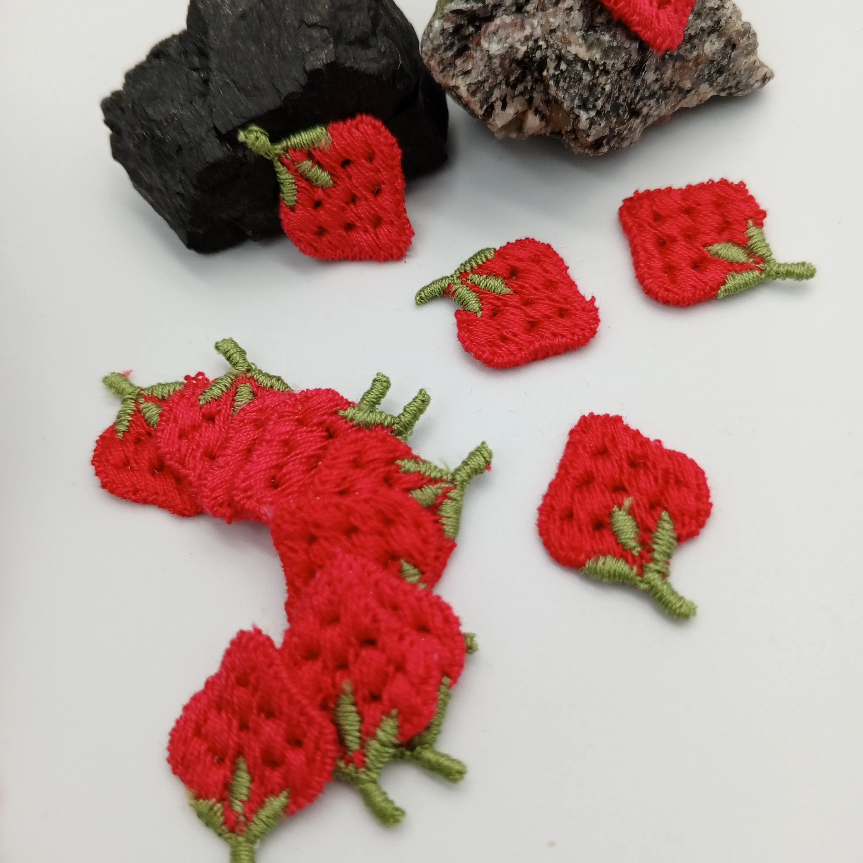 Heart shaped Cute Strawberry Appliques VINTAGE Cute wild berry fruit Sewing Patches Red Strawberry Embroidered Embellishments #361