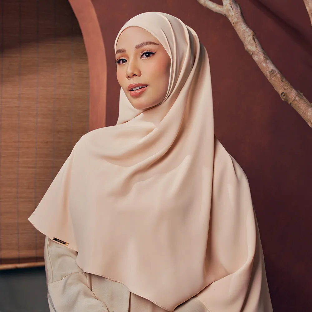 Mina Khimar in Peach