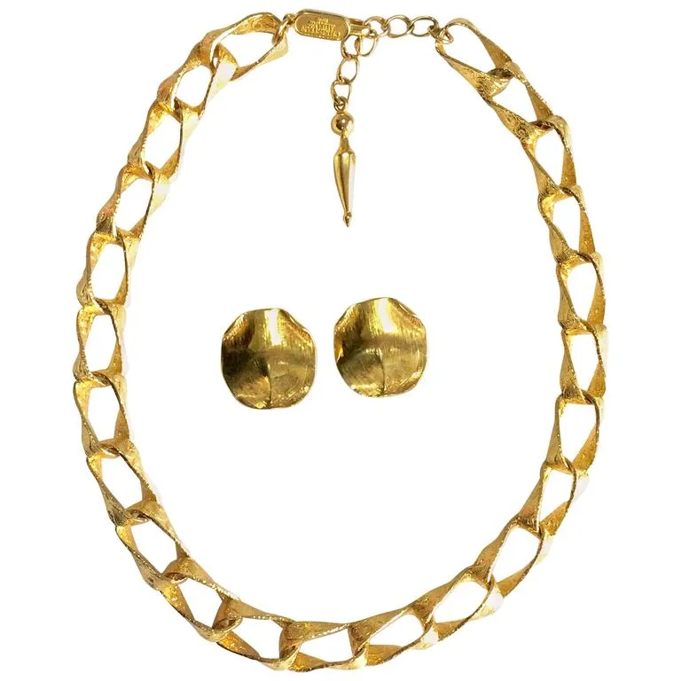 MINT. Vintage Christian Aujard rare golden paisley engraved chain necklace and round earring set. Gorgeous jewelry gift from Paris. 060620r2