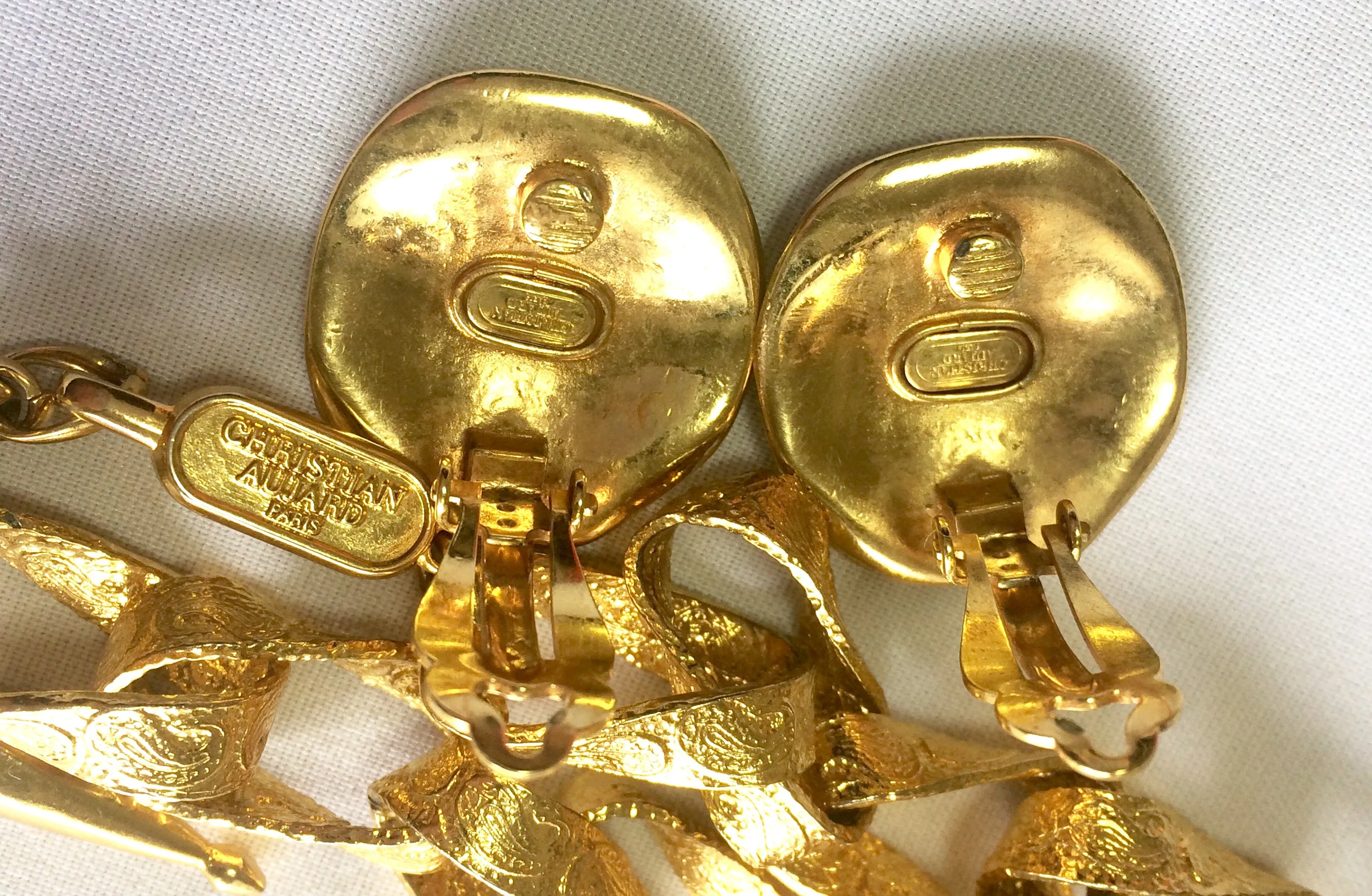 MINT. Vintage Christian Aujard rare golden paisley engraved chain necklace and round earring set. Gorgeous jewelry gift from Paris. 060620r2