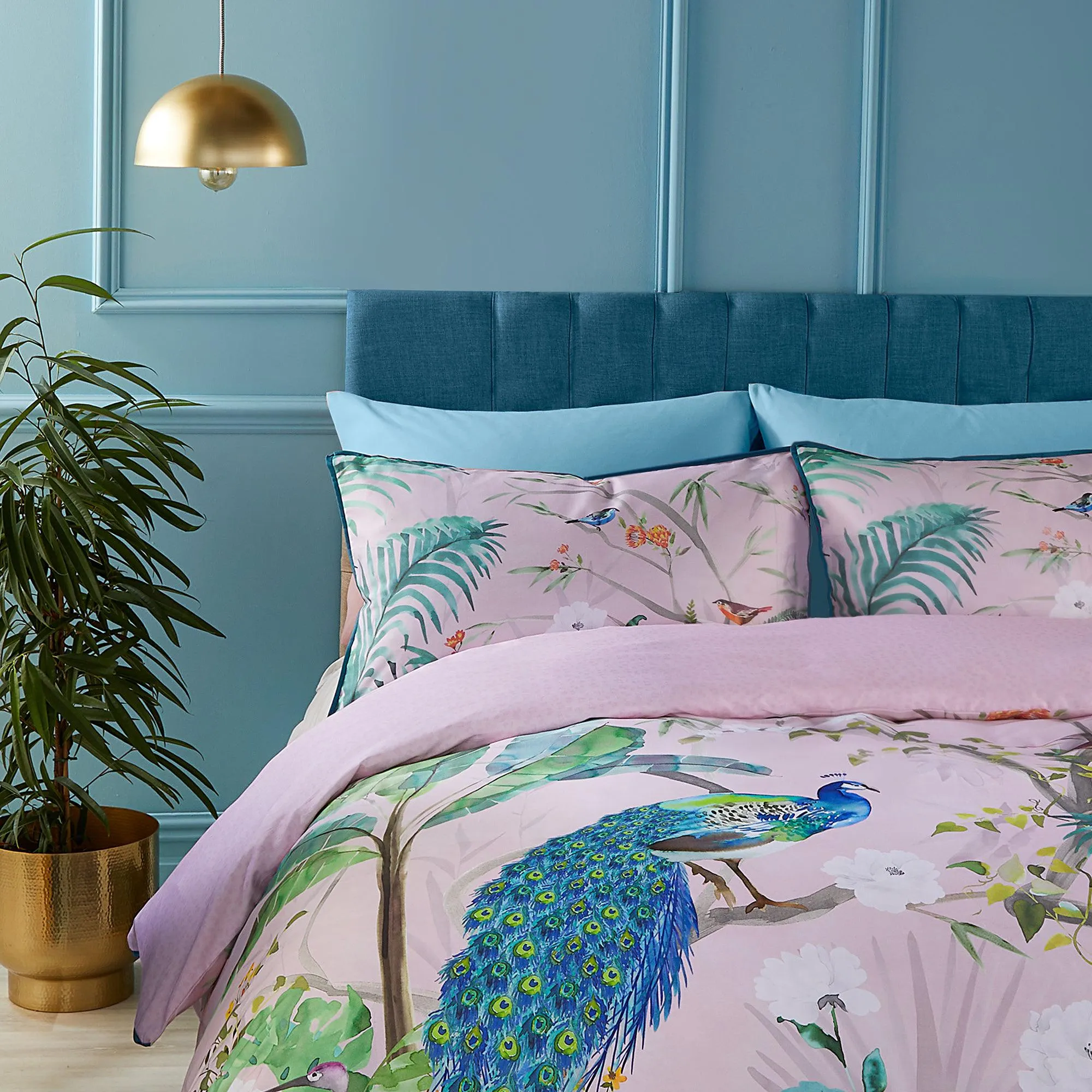 Soiree Peacock Jungle Duvet Cover Set - Pink