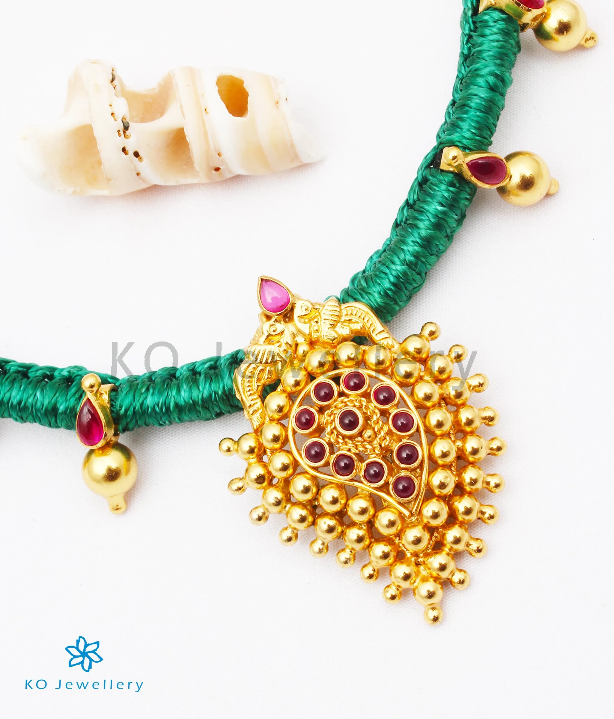 The Amravana Silver Paisley Ornate Thread Necklace (Green)