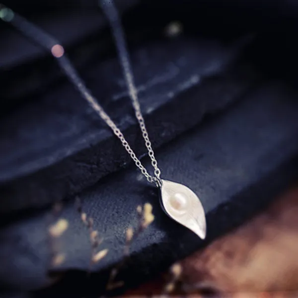 Tulip Pearl Necklace