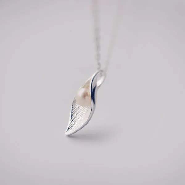 Tulip Pearl Necklace