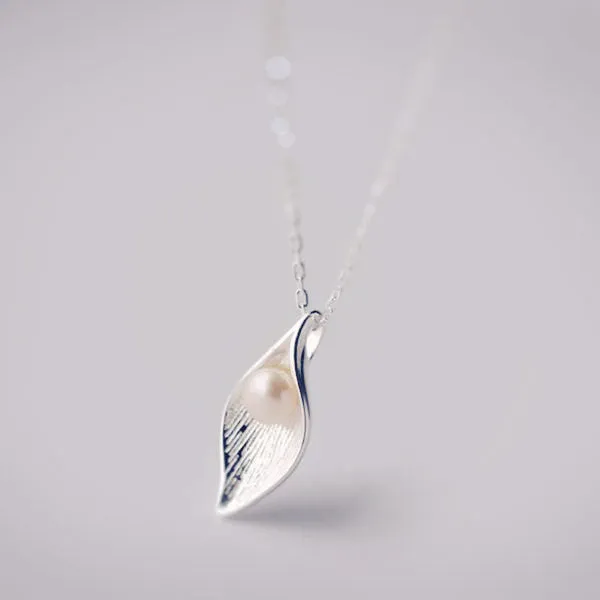 Tulip Pearl Necklace