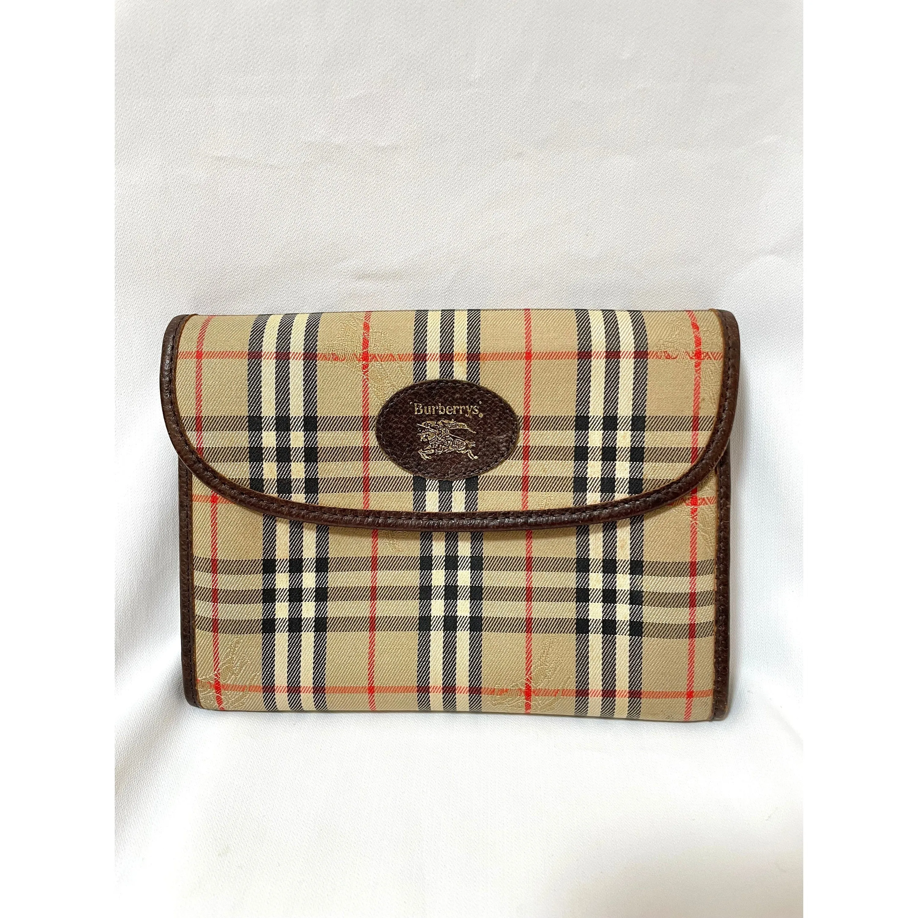 Vintage Burberry classic beige nova check fabric mini clutch wallet purse leather trimmings. Unisex purse. 051206ya1