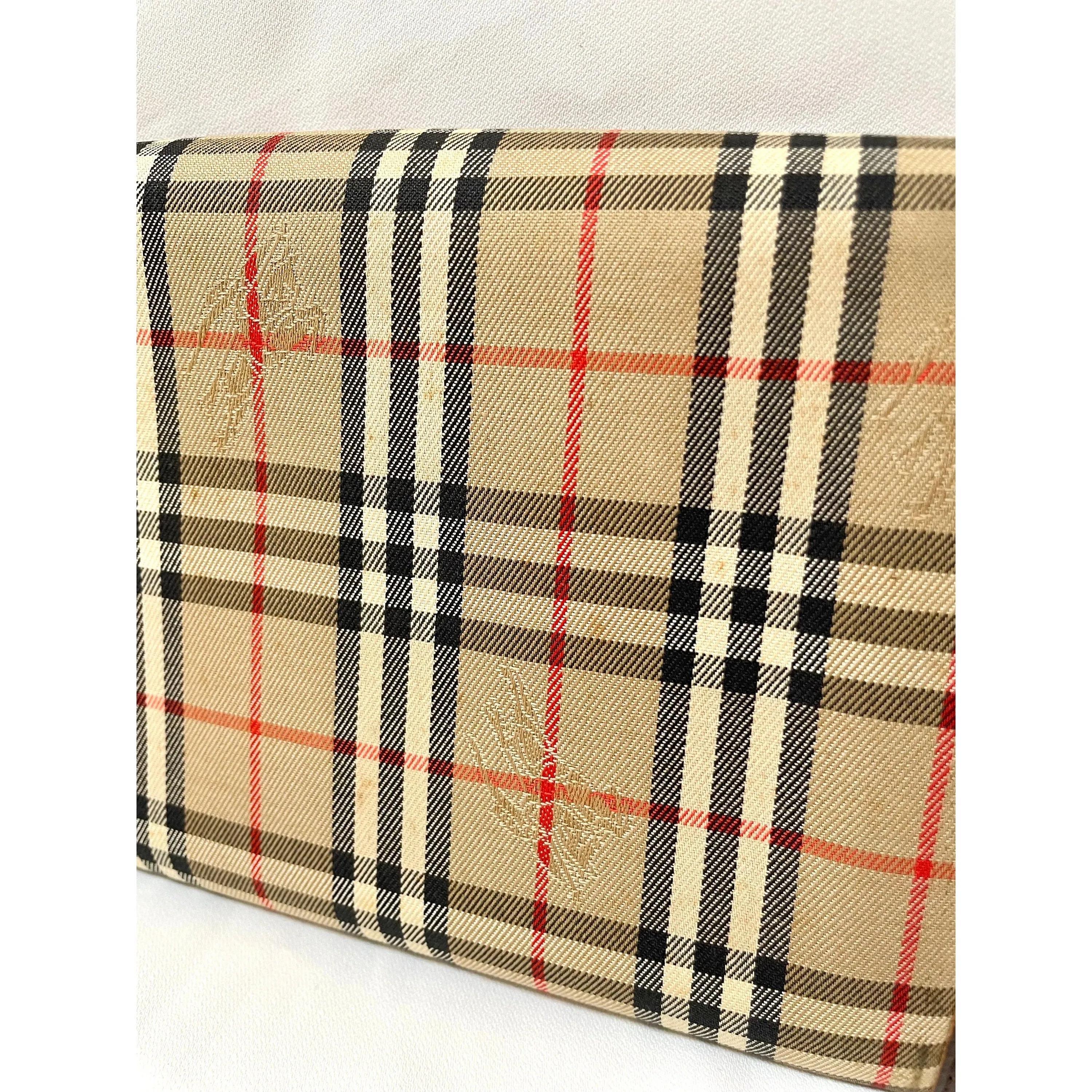 Vintage Burberry classic beige nova check fabric mini clutch wallet purse leather trimmings. Unisex purse. 051206ya1
