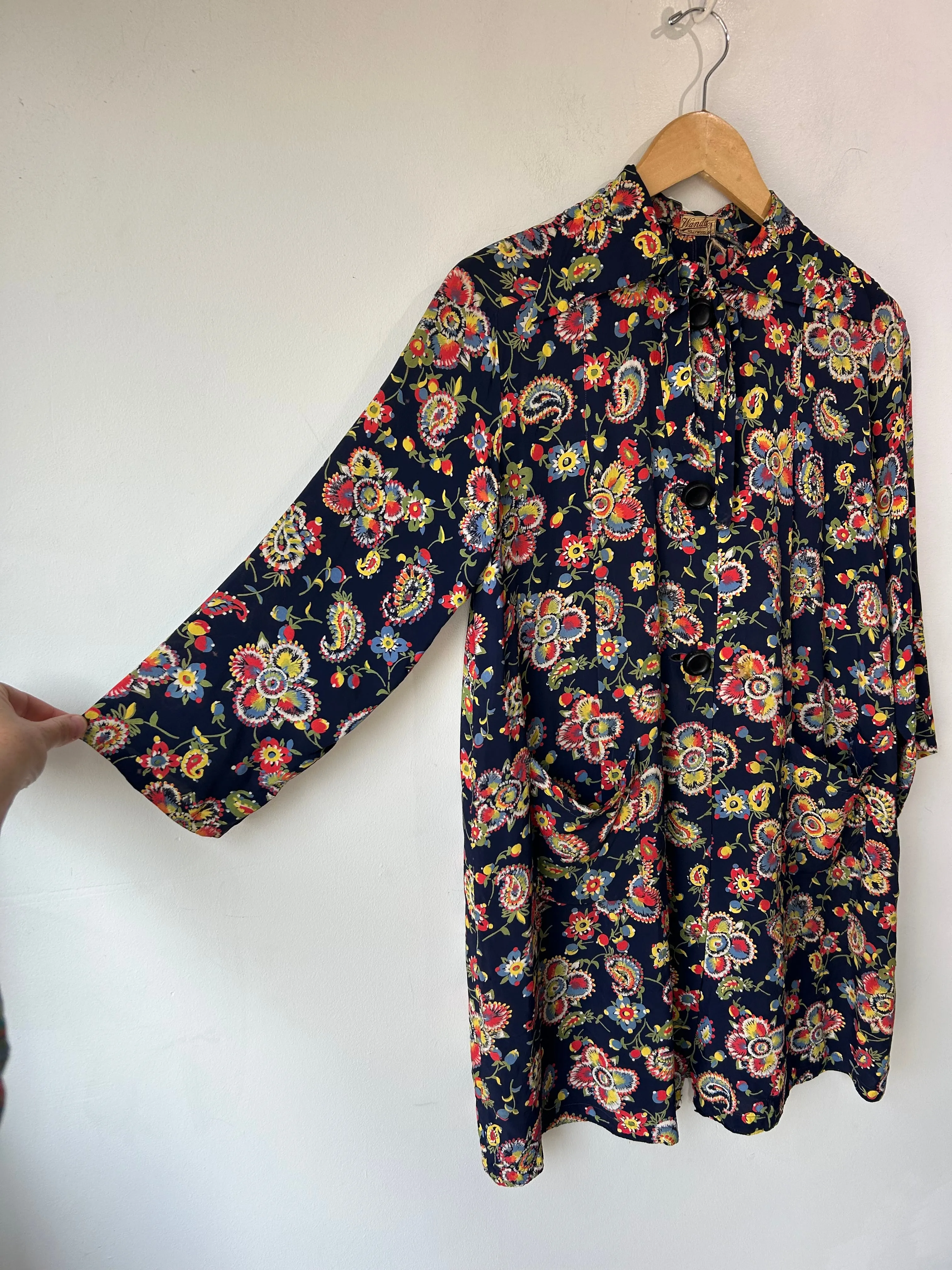 Vintage Wanda 1940's Cold Rayon Paisley Housecoat