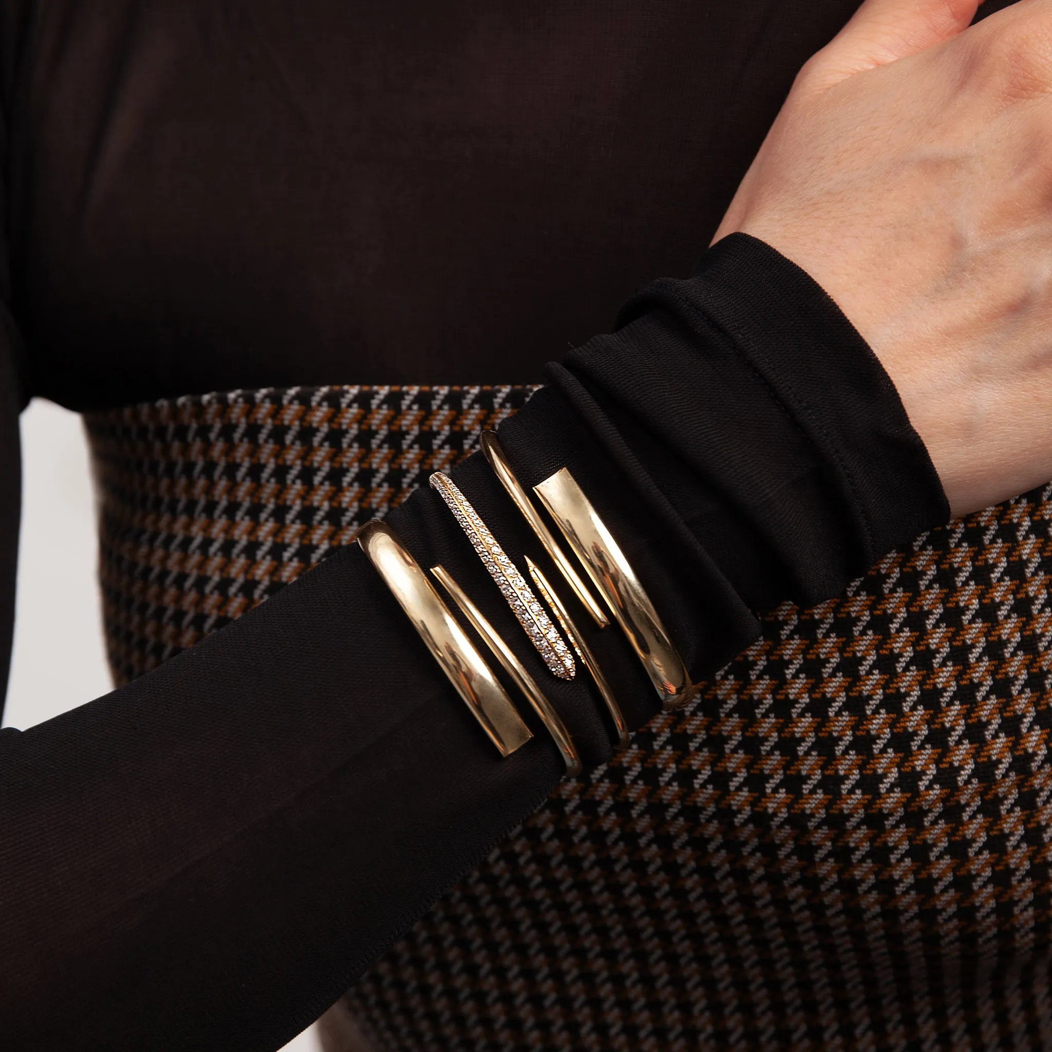 Viv Overlap Half Diamond Half Plain Cuff