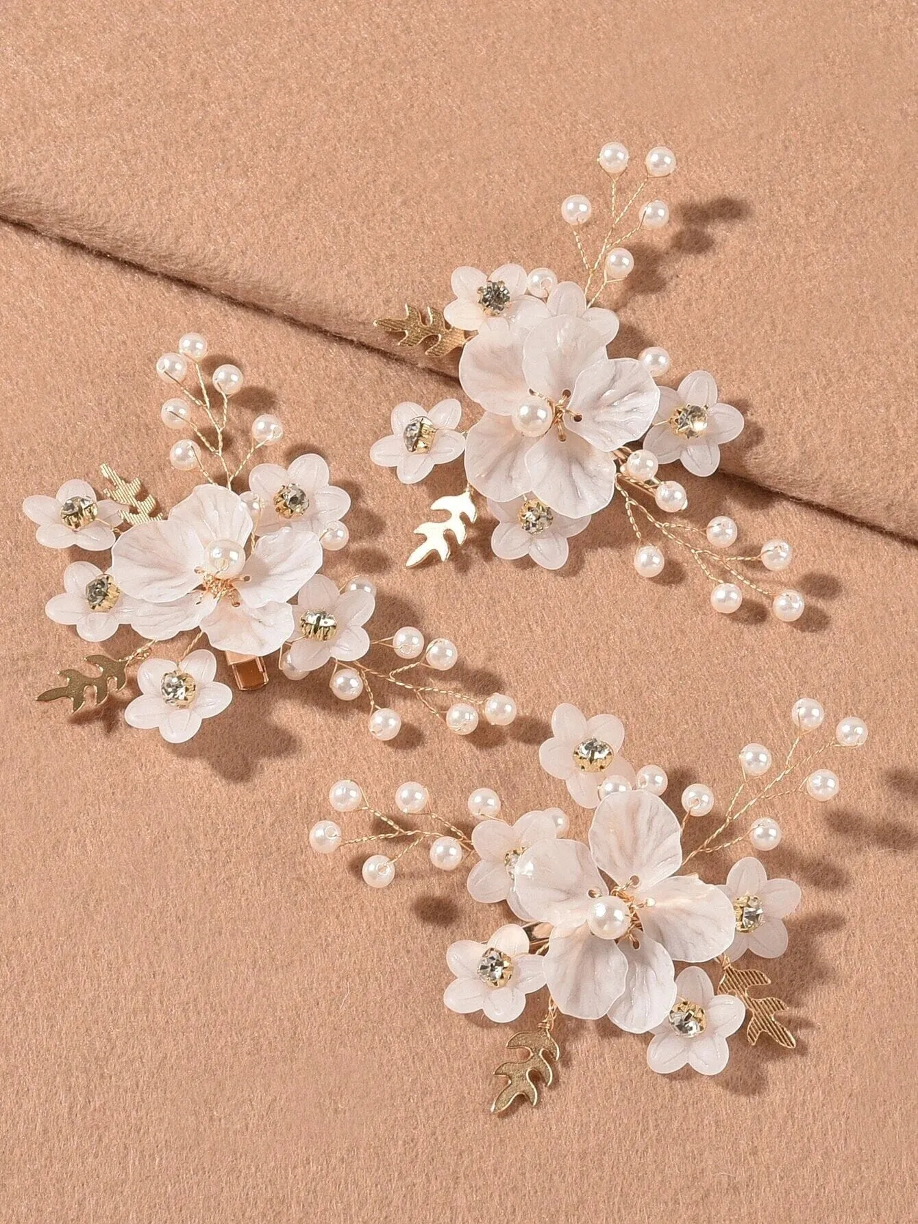 White Flower Hairclip 3 PC Set, Wedding Floral Petal Hair Clips, Bridal Gold Wire Alligator Hairclips
