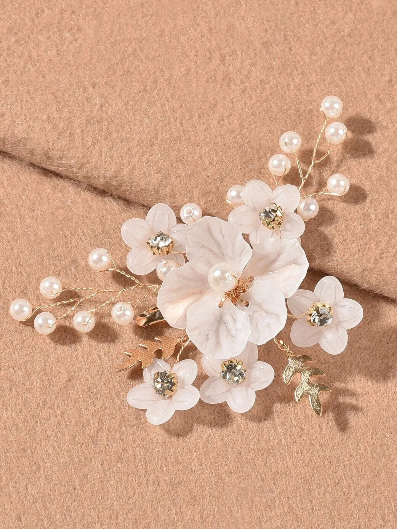 White Flower Hairclip 3 PC Set, Wedding Floral Petal Hair Clips, Bridal Gold Wire Alligator Hairclips