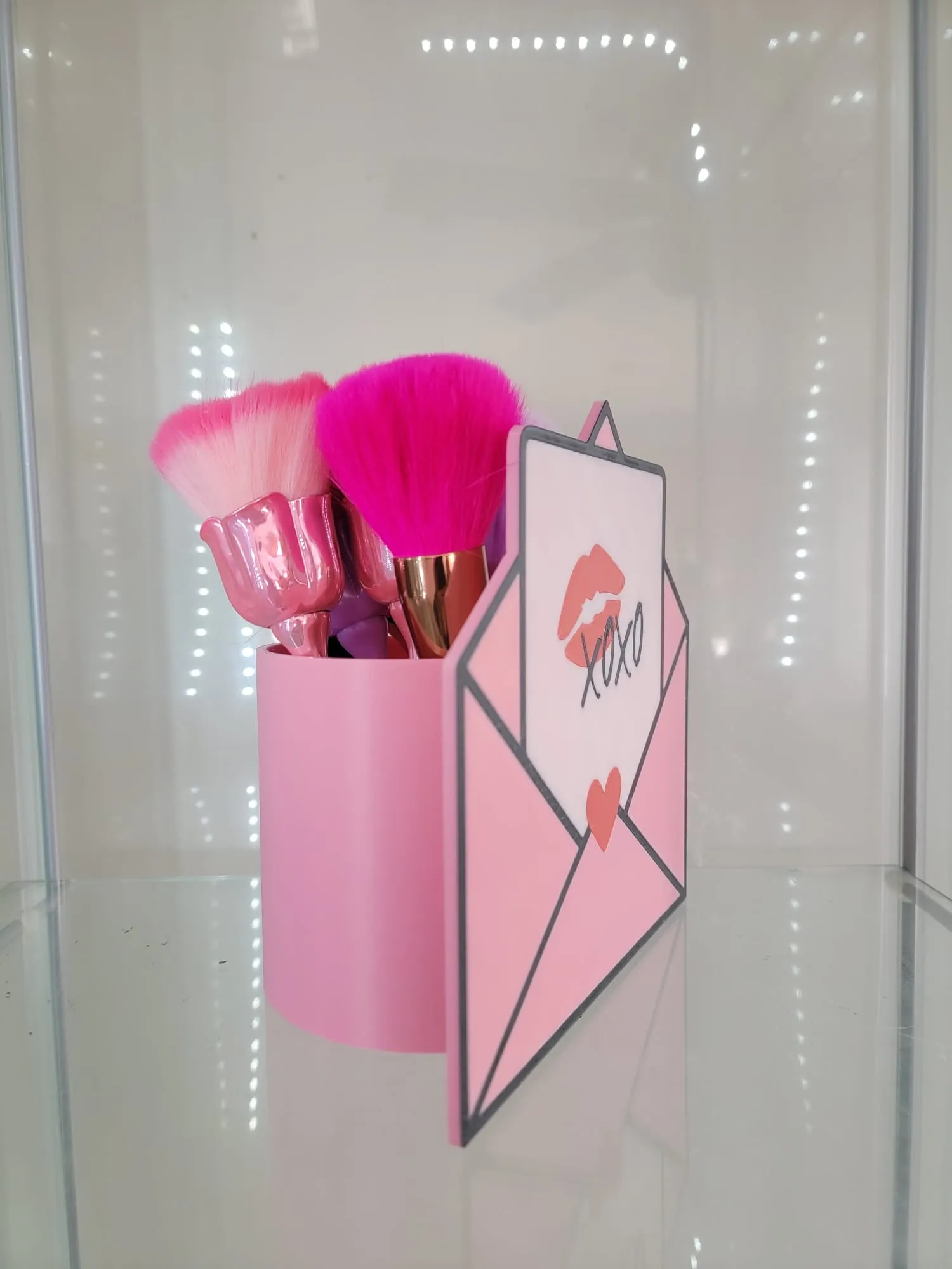 XOXO Love Letter Holder – Elegant and Multi-Purpose